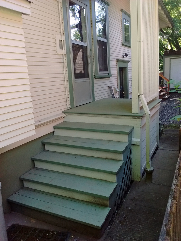 Stairs with no railings before